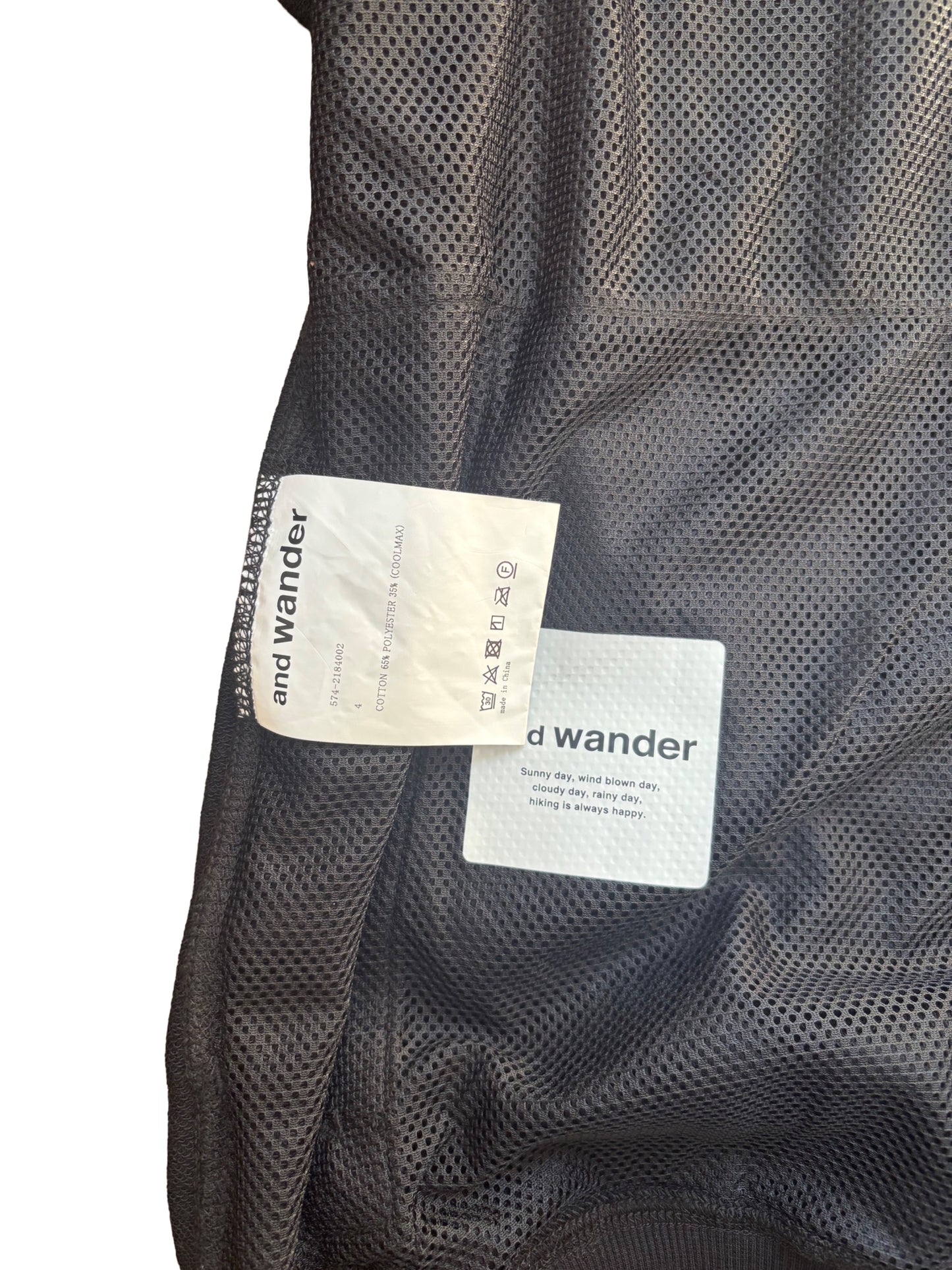and wander Logo Sweatshirt – Black (Size 4)